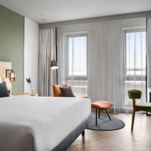 One-Bedroom Corner King Suite
